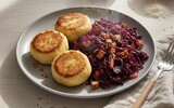 kartoffelknoedel mit rotkraut
